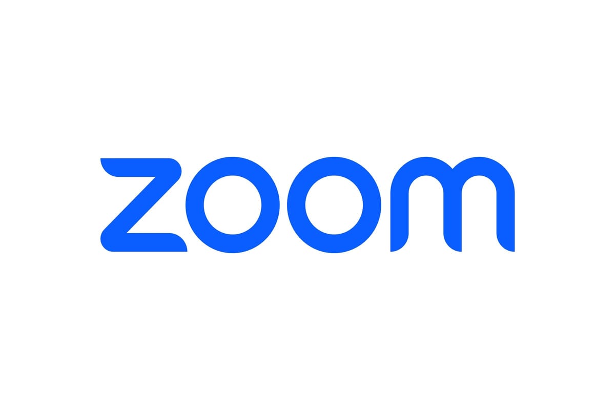 Логотип компании Zoom синего цвета на белом фоне