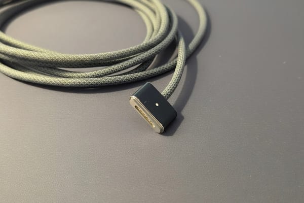 Apple впервые с 2023 года обновила прошивку кабеля MagSafe 3