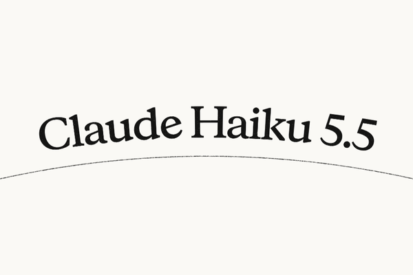Текст 'Claude Haiku 5.5' над изогнутой линией на светлом фоне.