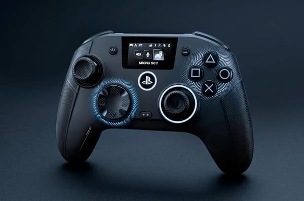 Для PS5 представили необычный геймпад с экраном и настройкой стиков